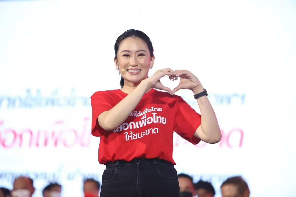 นางสาวแพทองธาร ชินวัตร ประธานคณะที่ปรึกษาด้านการมีส่วนร่วมและนวัตกรรม พรรคเพื่อไทย และหัวหน้าครอบครัวเพื่อไทย