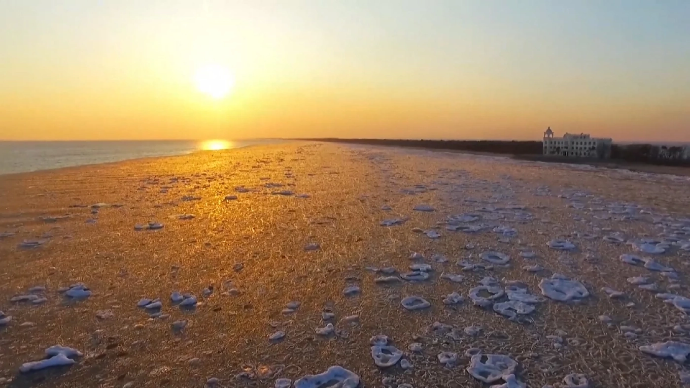 ภาคเหนือของจีนยังมีหิมะปกคลุมและปรากฏการณ์น้ำแข็งช่วงฤดูใบไม้ผลิ (คลิป)