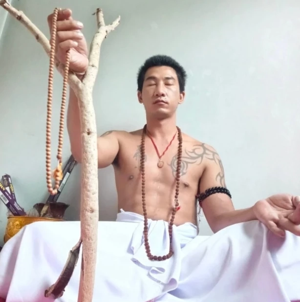 จับพิรุธ  "เจ จักรินทร์" ร่างทรงที่สื่อสารกับ "แตงโม" แอบโผล่ที่เกิดเหตุ ?