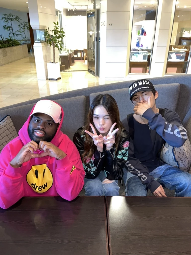 ‘แอลลี่’ ลมแทบจับ ‘กึ้ง เฉลิมชัย’ จัดเซอร์ไพรส์กระทบไหล่ ‘พิงค์ ซเว็ท’