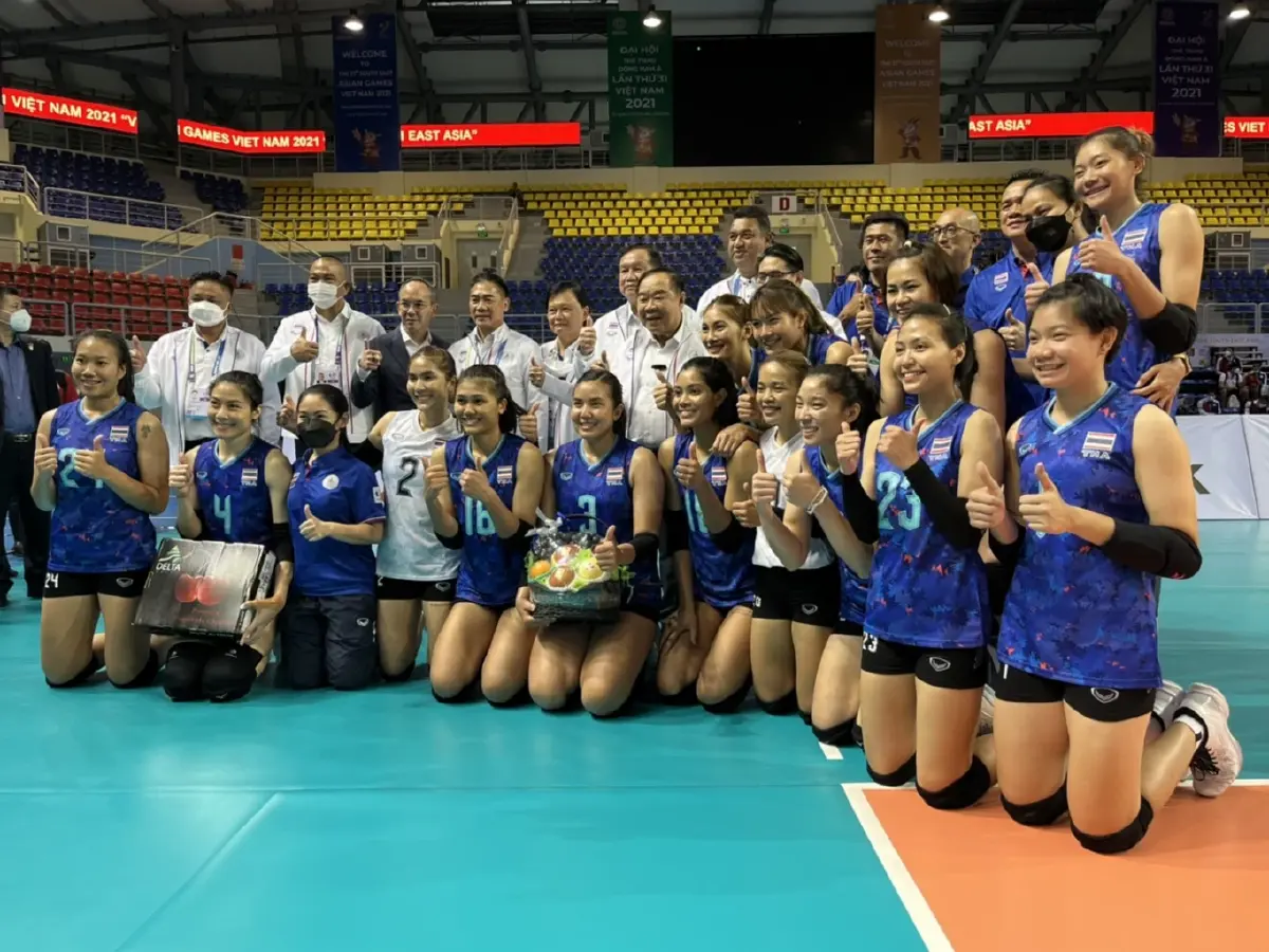 พล.อ.ประวิตร  ร่วมเชียร์นักวอลเลย์บอลหญิง ทีมชาติไทย  "ฮานอยเกมส์"