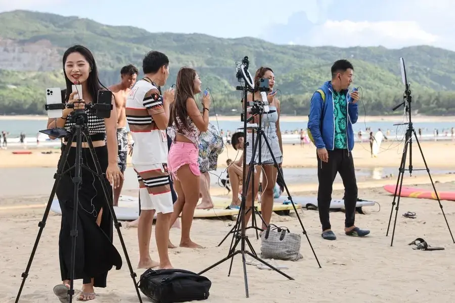 จีนคุมเข้ม "ไลฟ์สด" ห้ามเด็กให้ทิป-ดูเกินสี่ทุ่ม
