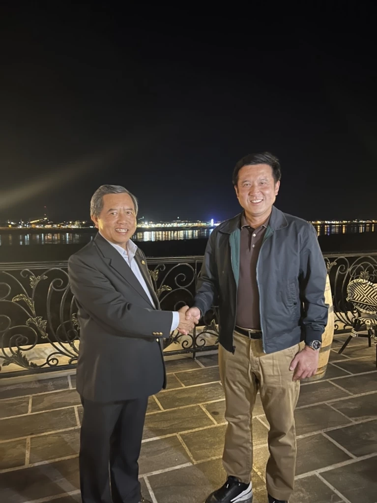 "ชัยวุฒิ" พบ รองนายกรัฐมนตรี เเละ รมว.ICT ลาว ป้องภัยออนไลน์