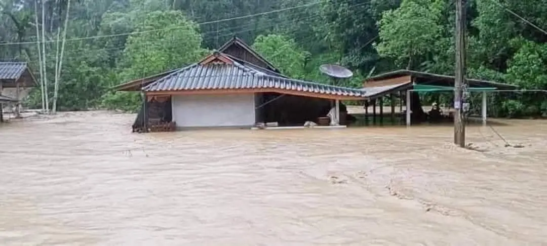 อ.วิภาวดี สุราษฎร์ธานี อ่วมฝนถล่มหนักสองวัน เกิดน้ำท่วมฉับพลันดินโคลนถล่ม