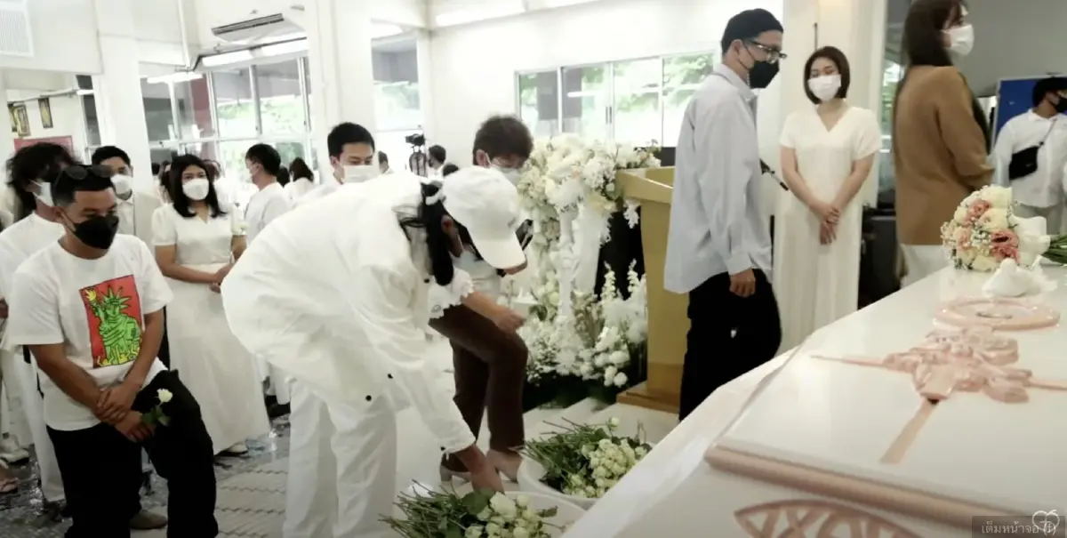 ครอบครัวพร้อมด้วยคนบันเทิง ร่วมส่ง "แตงโม นิดา" ครั้งสุดท้าย