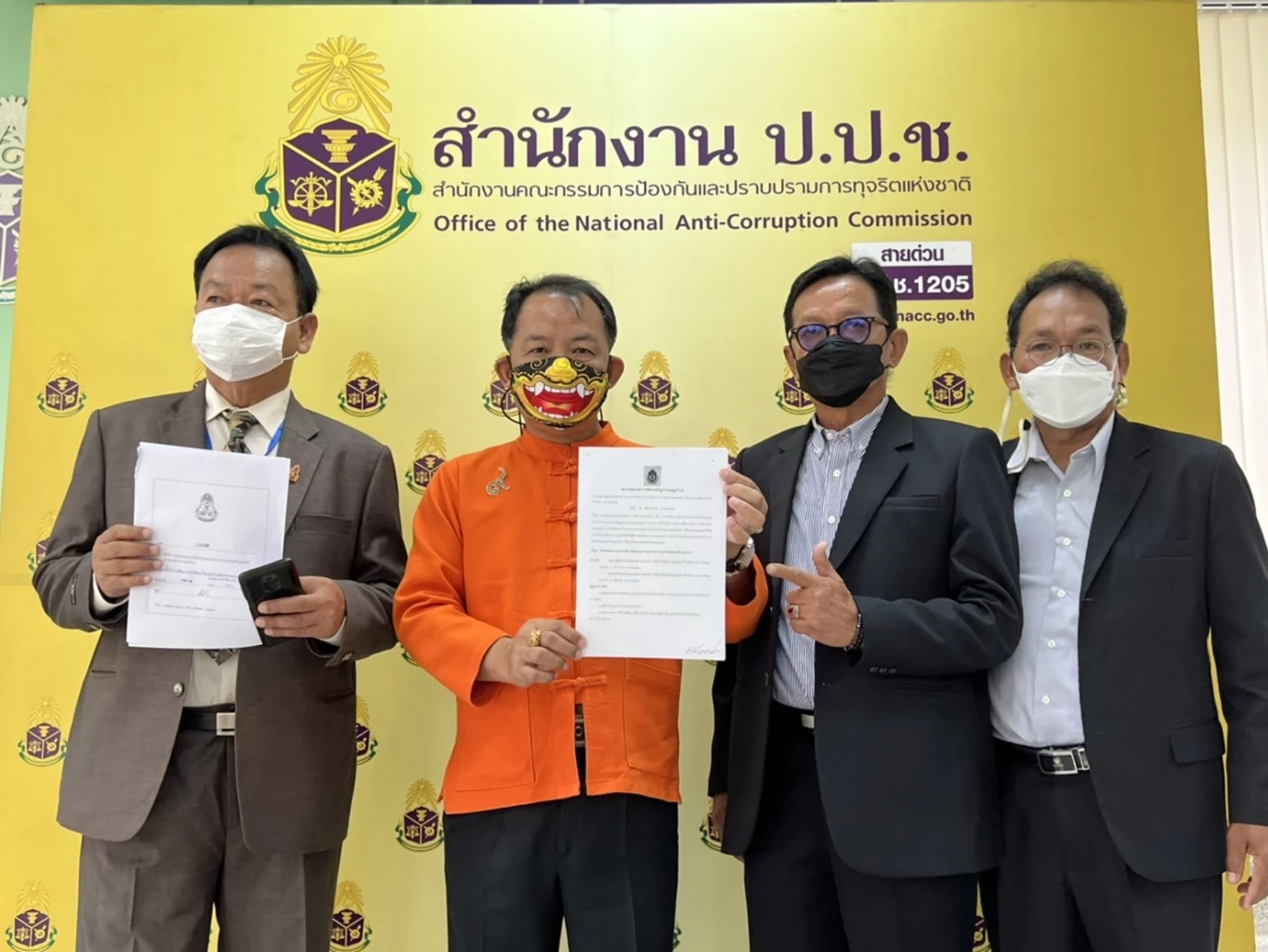 "ศรีสุวรรณ" ยื่นข้อมูลเพิ่มให้ ป.ป.ช. เร่งสอบเอาผิดก๊วนประมูลท่อส่งน้ำ EEC