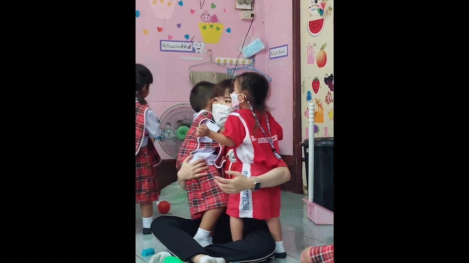 เอ็นดูผู้ปกครองแอบส่องลูกเปิดเทอมวันแรก