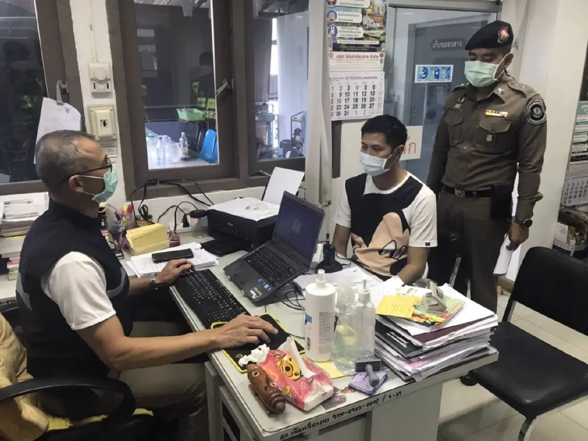 ตร.ทล.จับ 2 หนุ่มนางแล ทำผิดกฎจราจรซ้ำซาก โดนใบสั่ง 53 ครั้งไม่เคยไปจ่าย