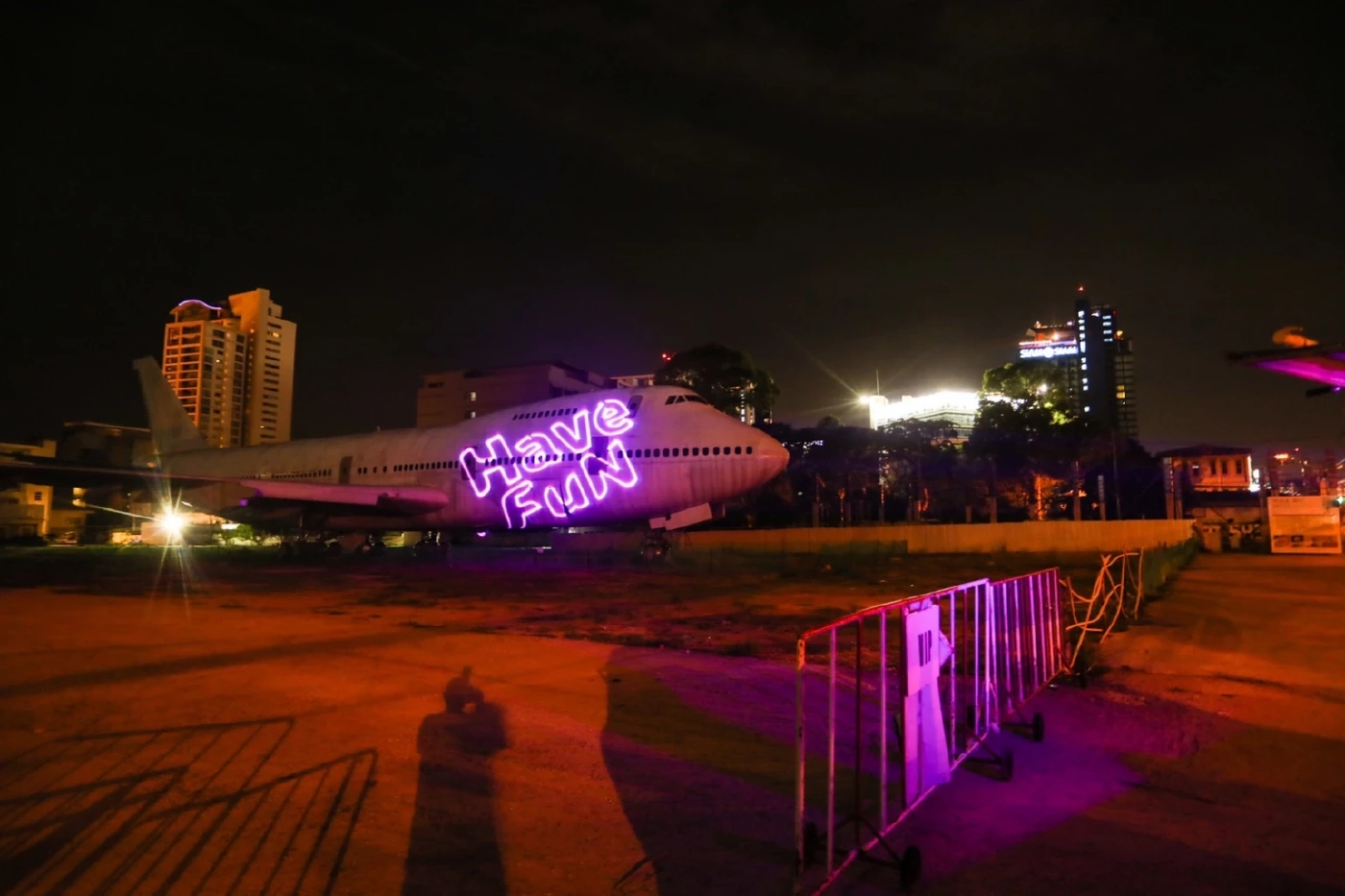 ว่อนทั่วเมือง ! ข้อความปริศนา โผล่ทั่วพัทยา-เกาะล้าน