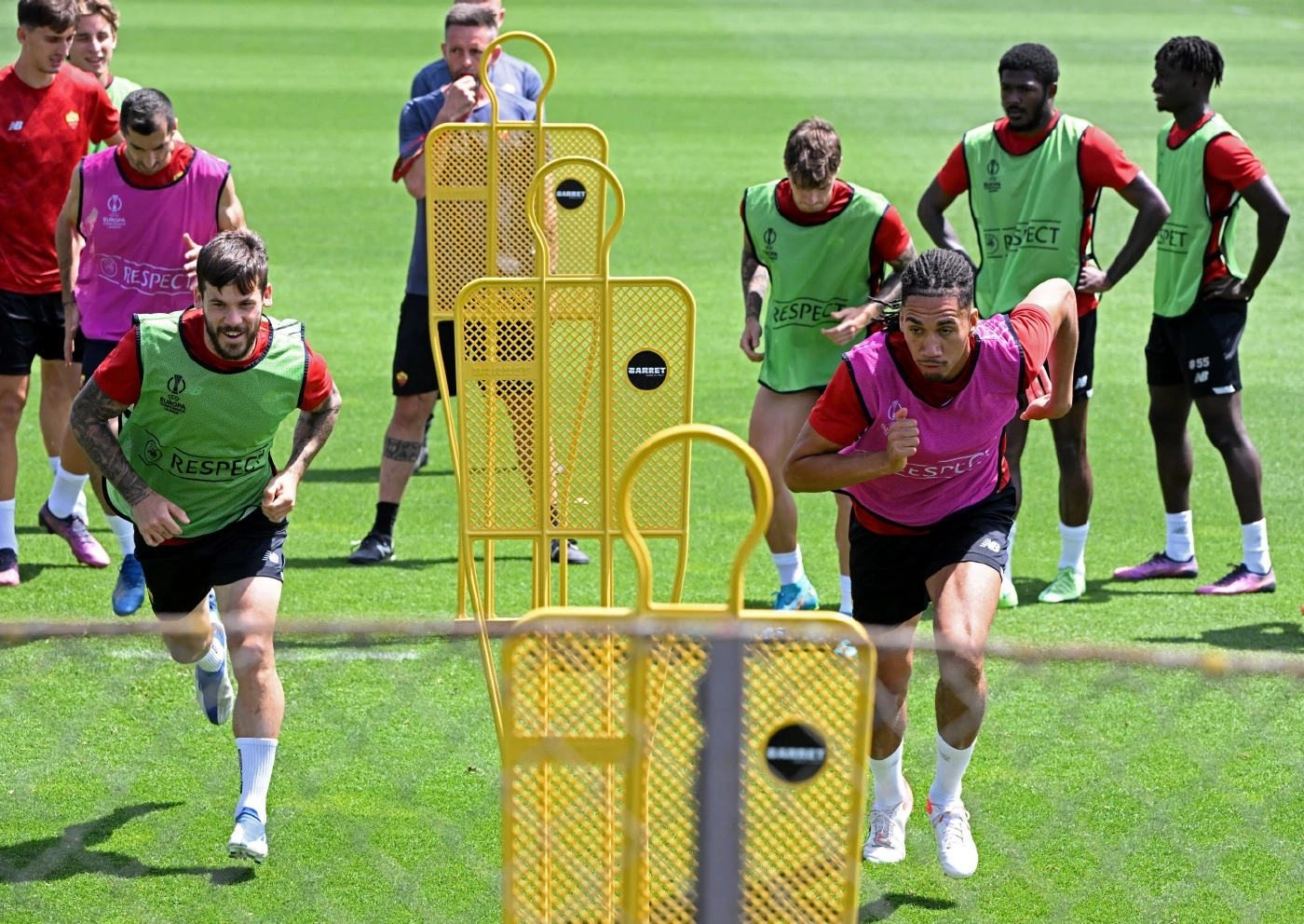 "โรม่า" ปะทะ "เฟเยนูร์ด" ชิงถ้วยคอนเฟอเรนซ์ลีกคืนนี้