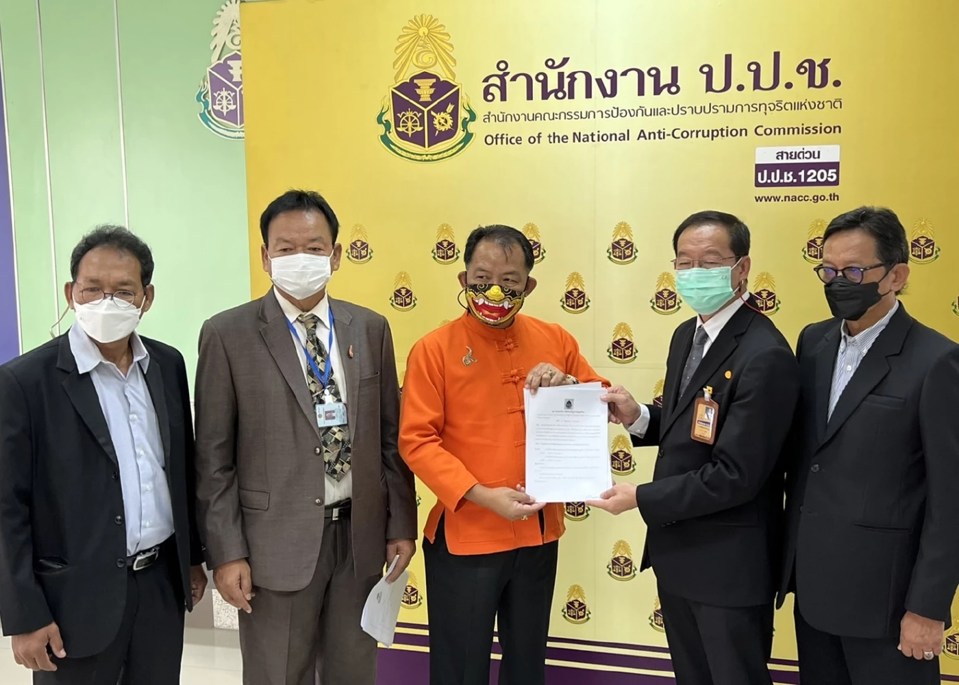 "ศรีสุวรรณ" ยื่นข้อมูลเพิ่มให้ ป.ป.ช. เร่งสอบเอาผิดก๊วนประมูลท่อส่งน้ำ EEC