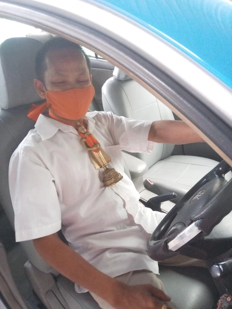 แห่แชร์ หนุ่มแท็กซี่ ห้อยพระใหญ่เบิ้ม  เผยแคล้วคลาดตำรวจไม่เคยจับ