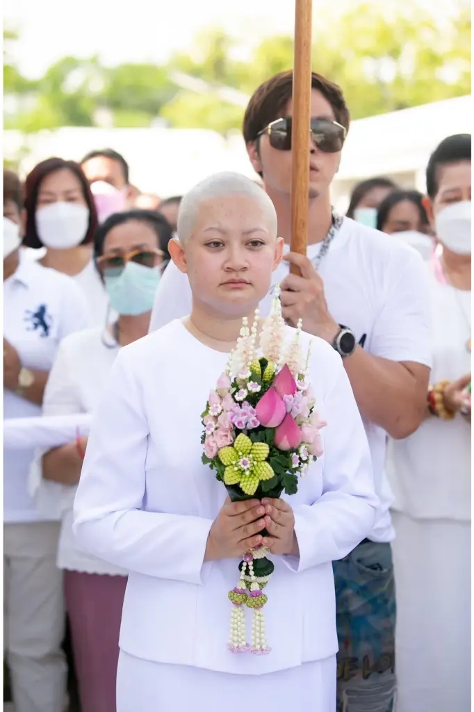 “หมอปลาย พรายกระซิบ” บวชชีพรหมโพธิ ก่อนบินสู่ศรีลังกา บวชภิกษุณี 1 ปี