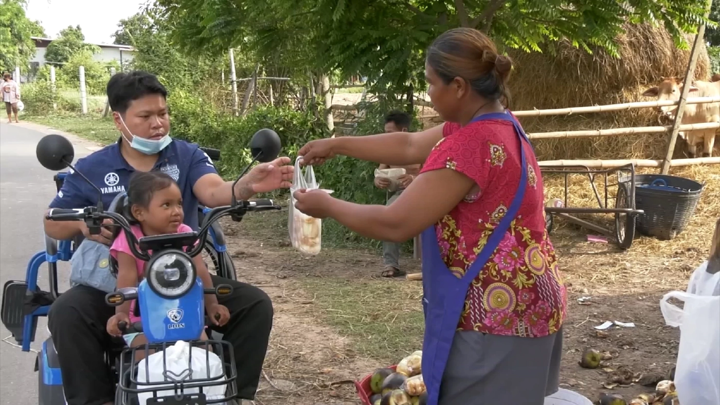 ชาวบ้านบุรีรัมย์ขาย 'ลูกตาลสด' โกยรายได้กว่า 3 พัน/วัน