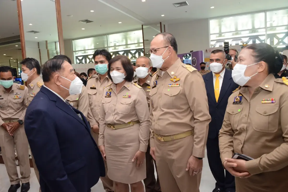 พล.อ.ประวิตร วงษ์สุวรรณ รองนายกรัฐมนตรี ในฐานะประธานคณะกรรมการประสานงานเพื่อแก้ไขปัญหายาเสพติดในสถานการณ์โควิด-19