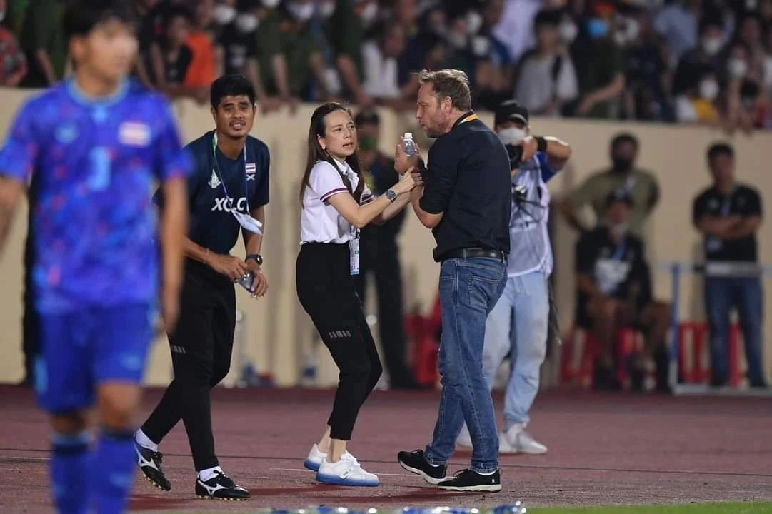 มาดามแป้ง ขอบคุณทัพช้างศึกและกองเชียร์ พิพัฒน์ มอบ 1 ล้าน