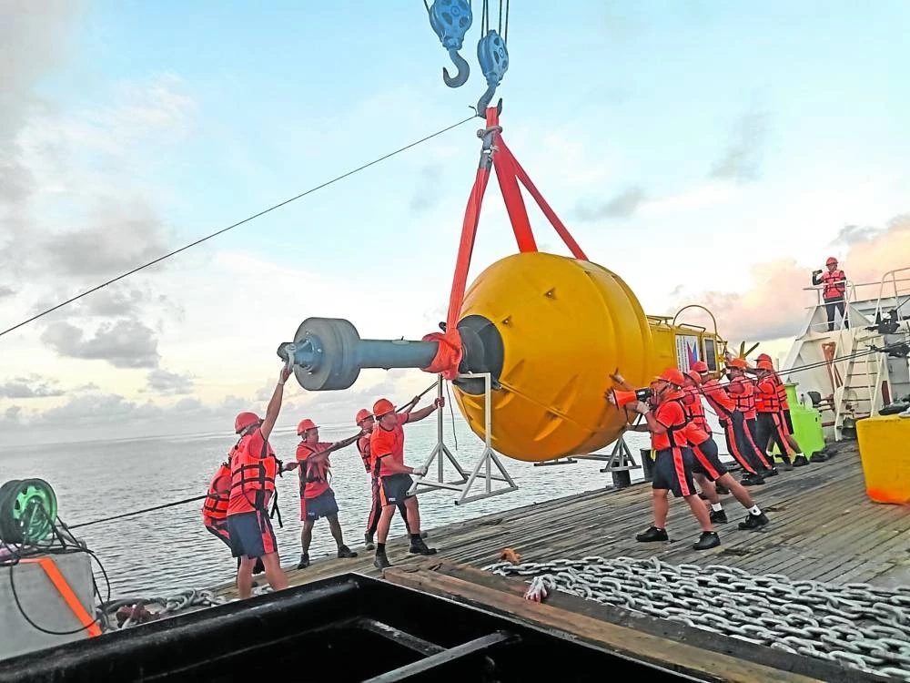 ฟิลิปปินส์รับมาร์กอสด้วยสัญลักษณ์ที่อาจพิพาทกับจีน