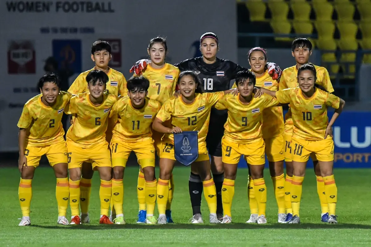 "ชบาแก้ว" ทุบสิงคโปร์ 3-0 ประเดิมซีเกมส์ "มิโยะ" รับต้องปรับเรื่องจบสกอร์