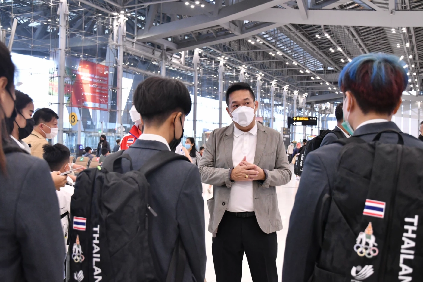 โต๊ะเล็กสาวไทยบินลัดฟ้าลุยซีเกมส์ "บิ๊กป่อม" กำชับมีสมาธิ มองไปทีละเกม