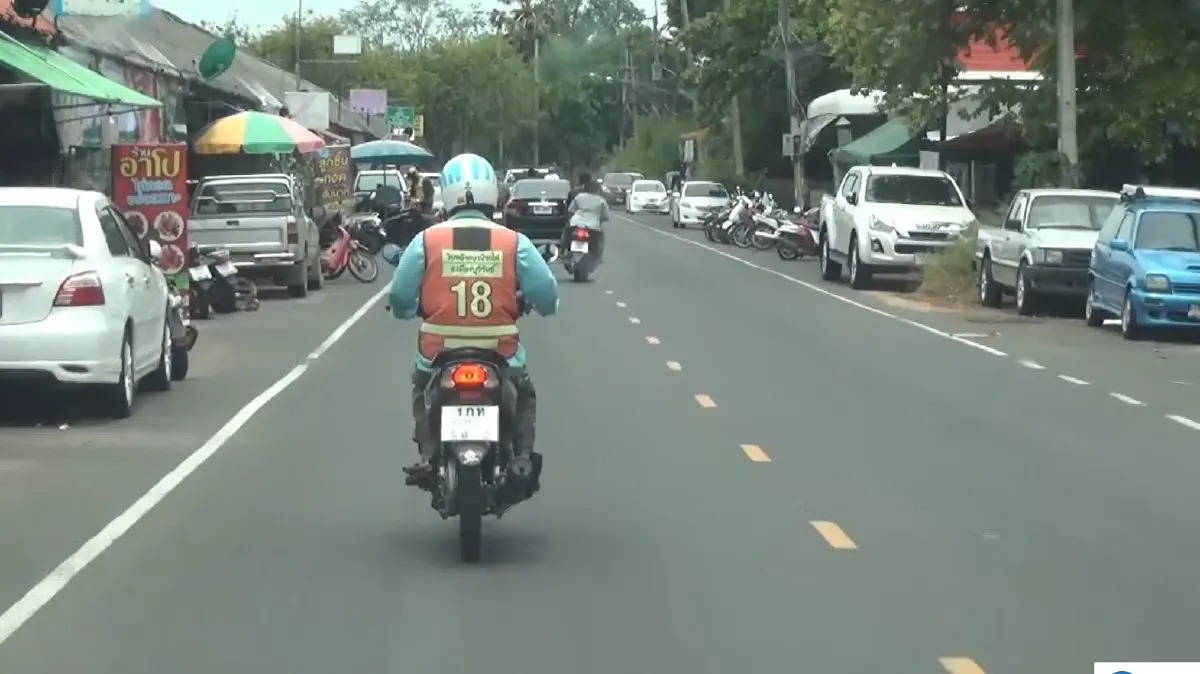 ยุคข้าวของแพงผู้ช่วย ผญบ.ต้องขับวิน จยย.รับจ้างหารายได้เสริม
