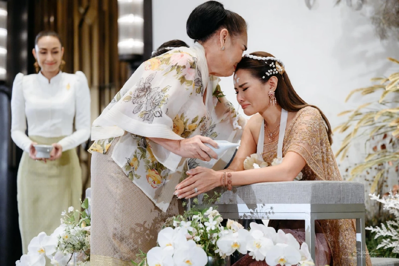 น้ำตาท่วม “แม่น้อย” ปลื้มปริ่มลูกสาวออกเรือน แง้มขอหลานชาย