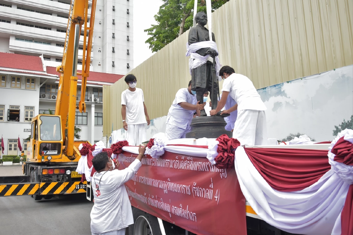 ตร.บวงสรวงอัญเชิญ “พระบรมราชานุสาวรีย์ ร.4” เพื่อบูรณะ