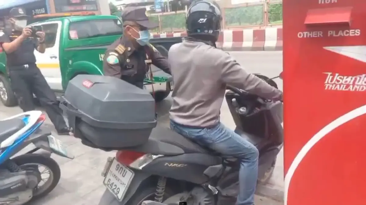 จับปรับ!! หนุ่มฉุนจัด ปลดทุกข์ใส่กระบะเทศกิจ มีนบุรี