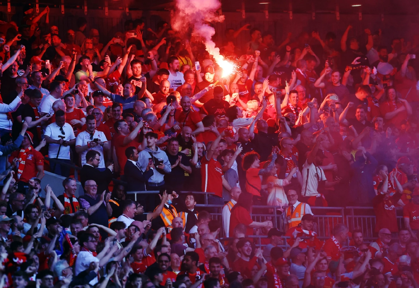 ประมวลภาพ "หงส์แดง" ดวลโทษดับ "สิงห์บลูส์" ผงาดแชมป์เอฟเอคัพสมัย 8