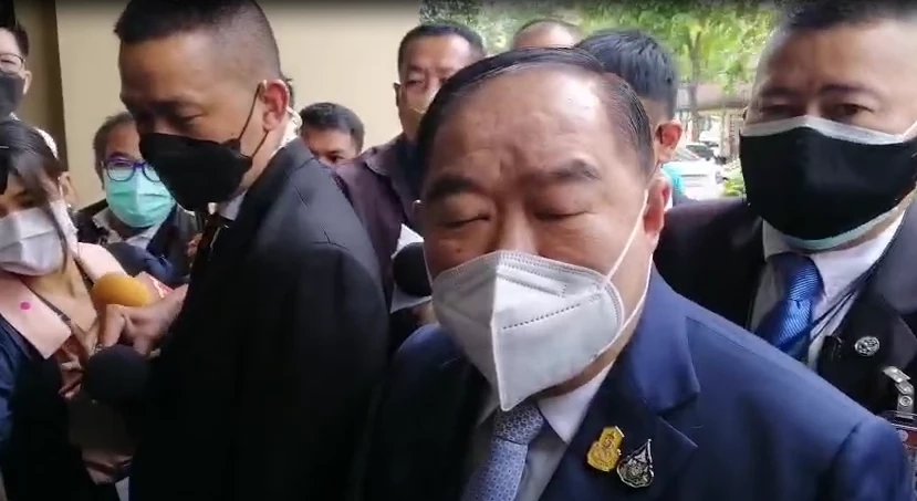 "ประวิตร" ไม่ชัดใช้สิทธิ์เลือกตั้งผู้ว่าฯ กทม.ช่วงไหน ผ่าตัดตามองไม่เห็น