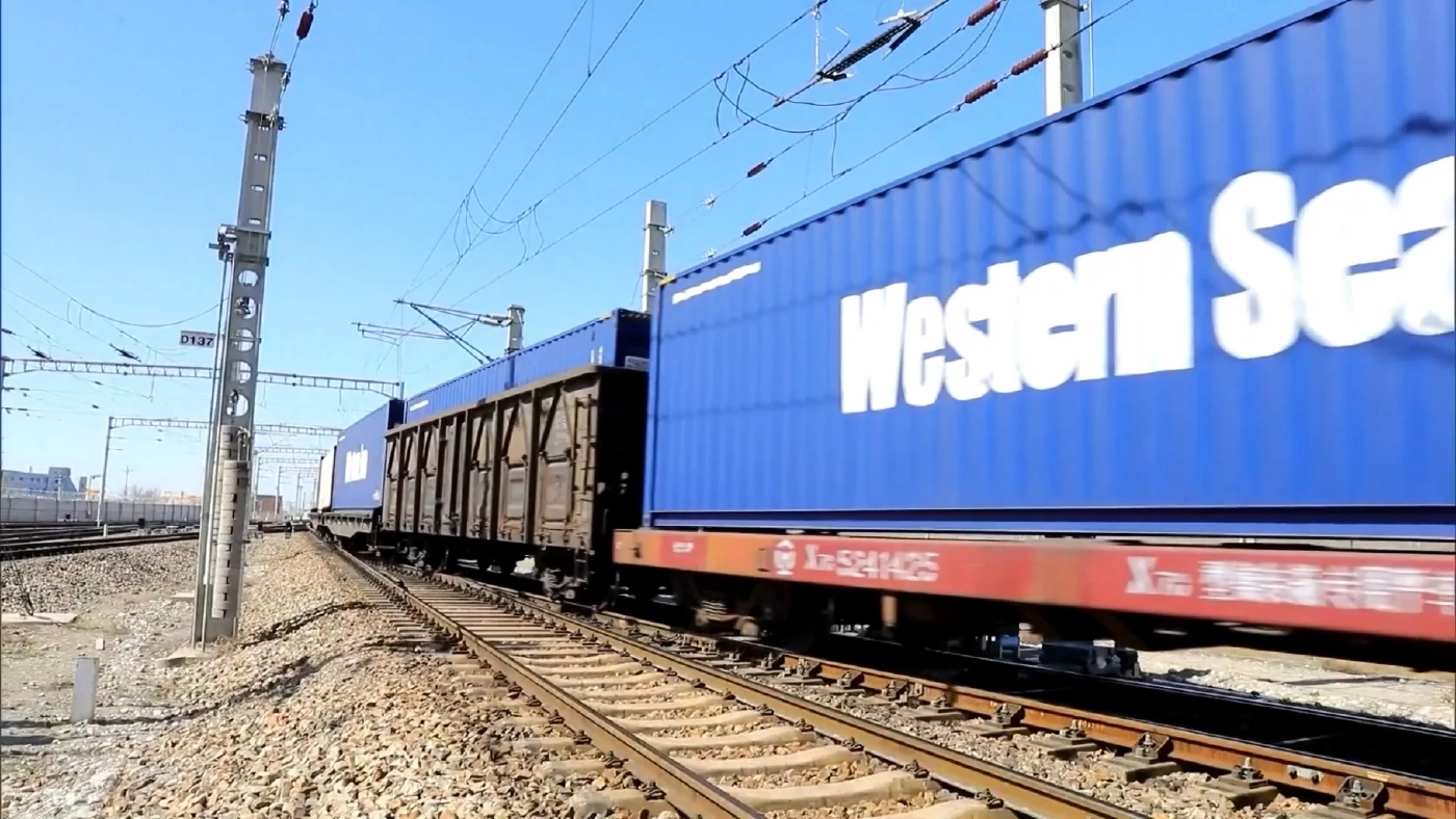 จีนเร่งสร้างคลังสินค้าในต่างประเทศเสริมโลจิสติกส์ข้ามพรมแดน (คลิป)