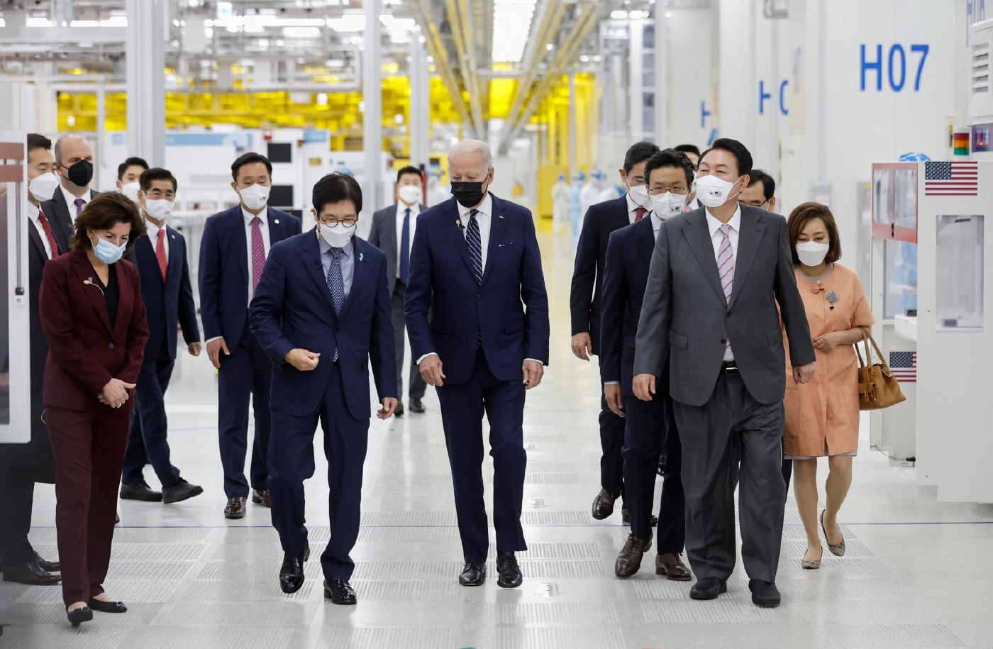 ไบเดนเริ่มเยือนเกาหลีใต้ เยี่ยมโรงงานซัมซุง