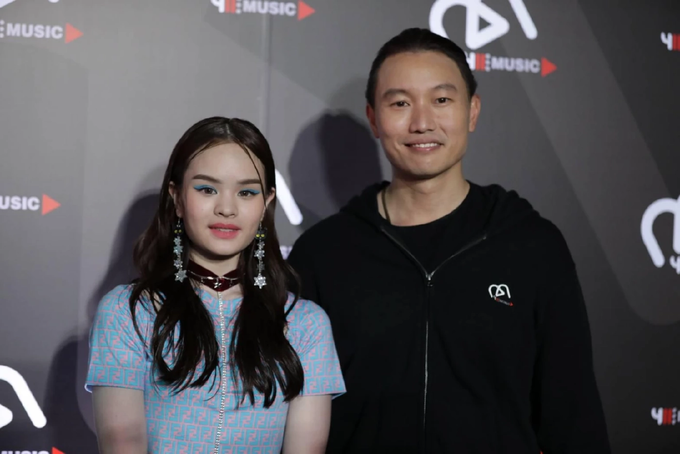 ‘แอลลี่’ ลมแทบจับ ‘กึ้ง เฉลิมชัย’ จัดเซอร์ไพรส์กระทบไหล่ ‘พิงค์ ซเว็ท’