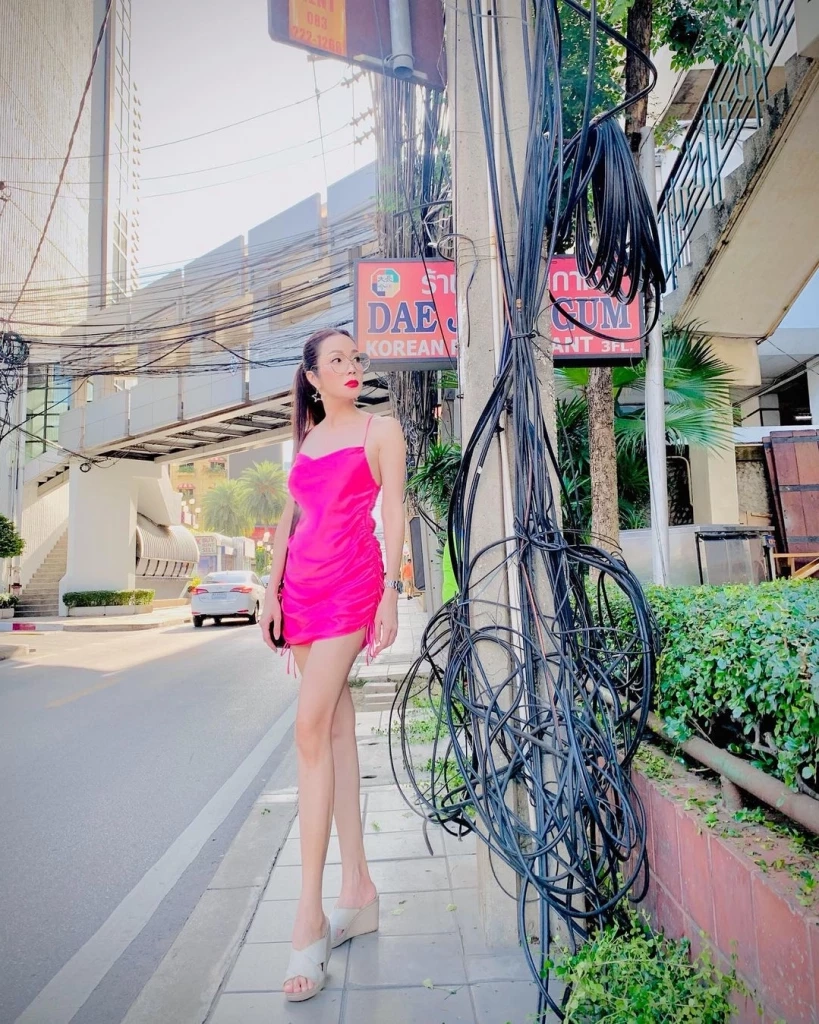 ขับเคลื่อนด้วยการด่า ? “อ๋อม สกาวใจ” โพสต์โวยสายไฟรุงรัง 1 วัน เปลี่ยนทันที