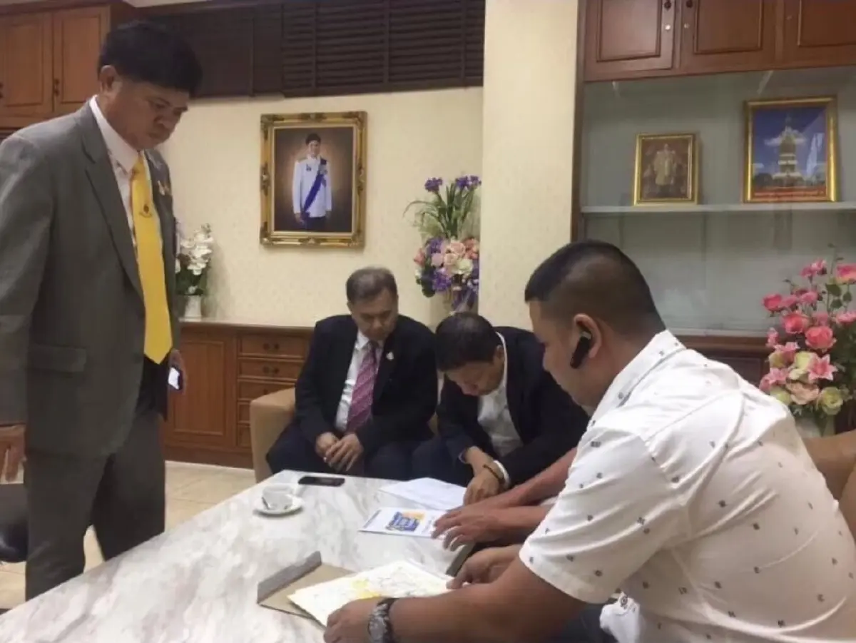 หนุ่มแสบอ้างเป็นทีมงาน บิ๊กป้อม เสกสกล หลอกเหยื่อพาเข้าทำงานหน้าห้อง รมต.