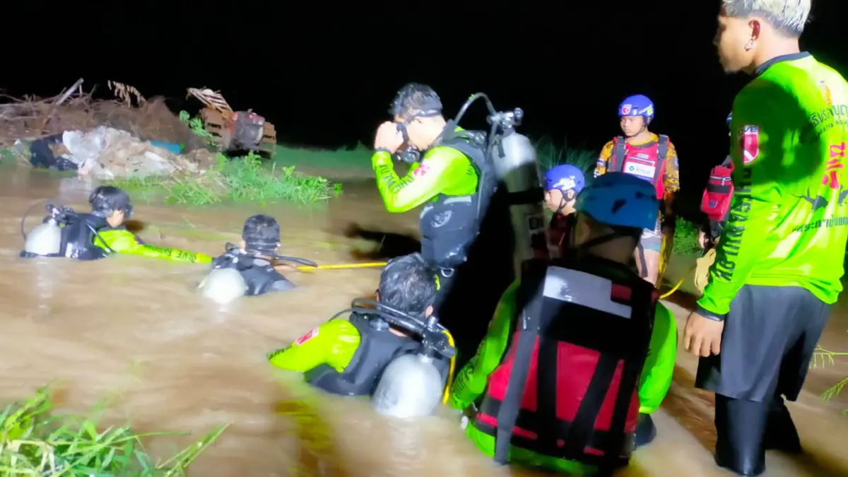 สลด! ยายวัย 67 ปี ปั่นจักรยานกลับบ้านลุยฝนฝ่ากระแสน้ำหลาก พลัดจมน้ำดับ