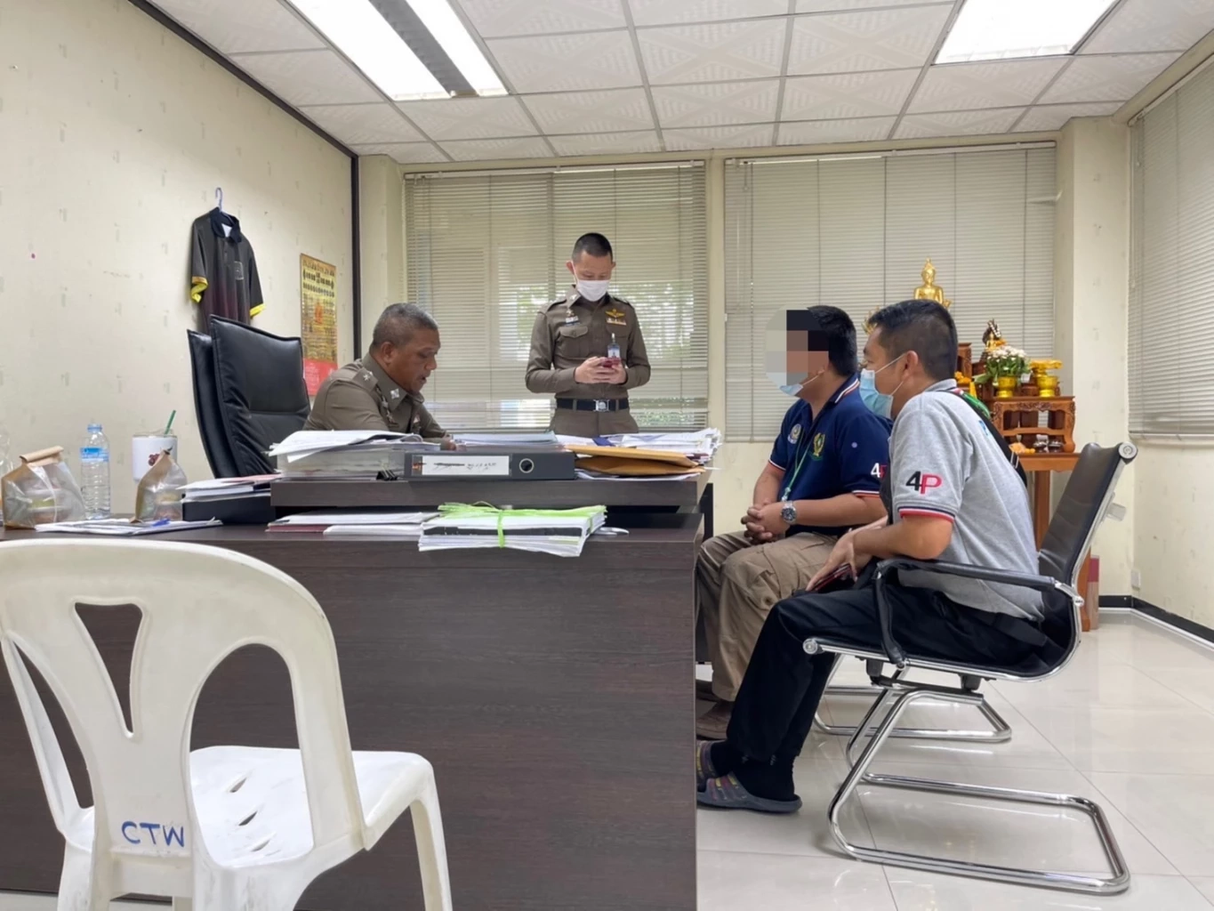 รวบหนุ่มแสบ ปลอมเอกสารใบอนุญาต รปภ.ให้ 2 บริษัทดัง รวมกว่า 60 ราย