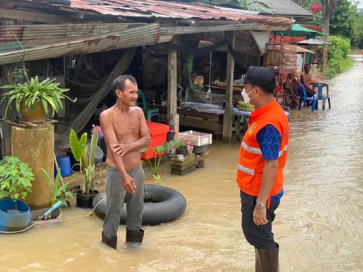 ปภ.เตือน 6 จังหวัดระวังน้ำท่วม ประจวบฯ-สงขลา ยังจมน้ำ เร่งให้การช่วยเหลือ