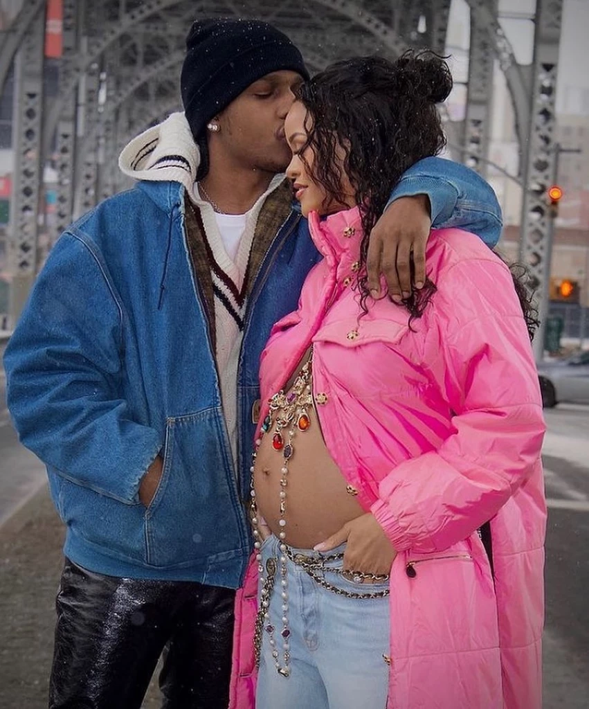 แฟนๆ ทั่วโลกร่วมยินดี “ริฮานน่า” คลอดทายาทคนแรกแล้ว