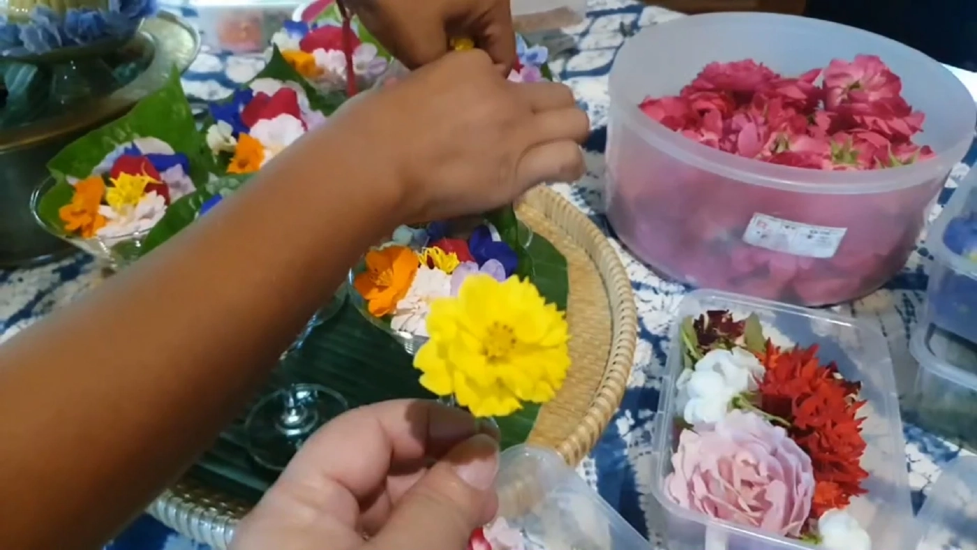 เมนู 'ดอกไม้' กินได้เมืองเหนือ คิวยาวถึงตุลาคม!