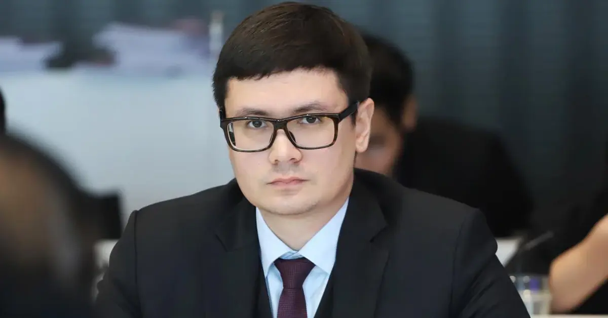 นายรังสิมันต์ โรม 