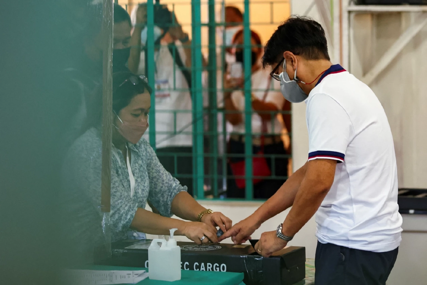 รองประธานาธิบดีเลนี่ โรเบรโดร ไปใช้สิทธิ์เลือกตั้ง