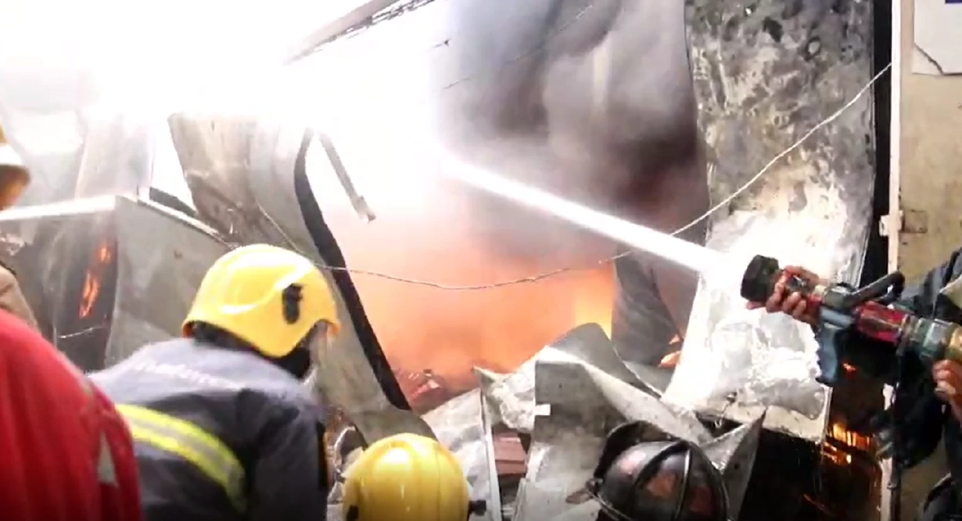 ไฟไหม้โรงงานผลิตน้ำผลไม้สมุทรปราการ พังเสียหายอื้อ 