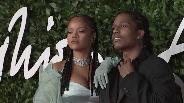 แฟนๆ ทั่วโลกร่วมยินดี “ริฮานน่า” คลอดทายาทคนแรกแล้ว