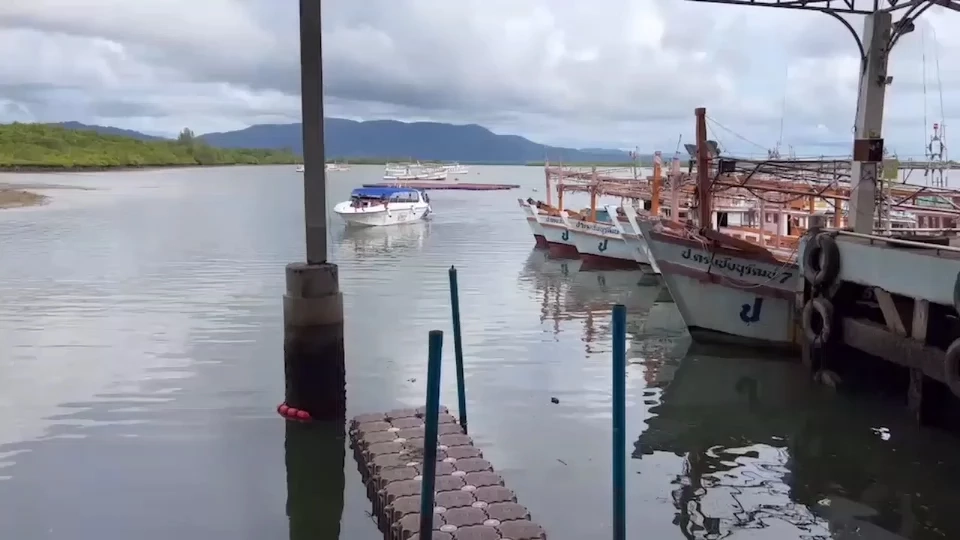 นทท.ชุดสุดท้ายจากเกาะสิมิลัน