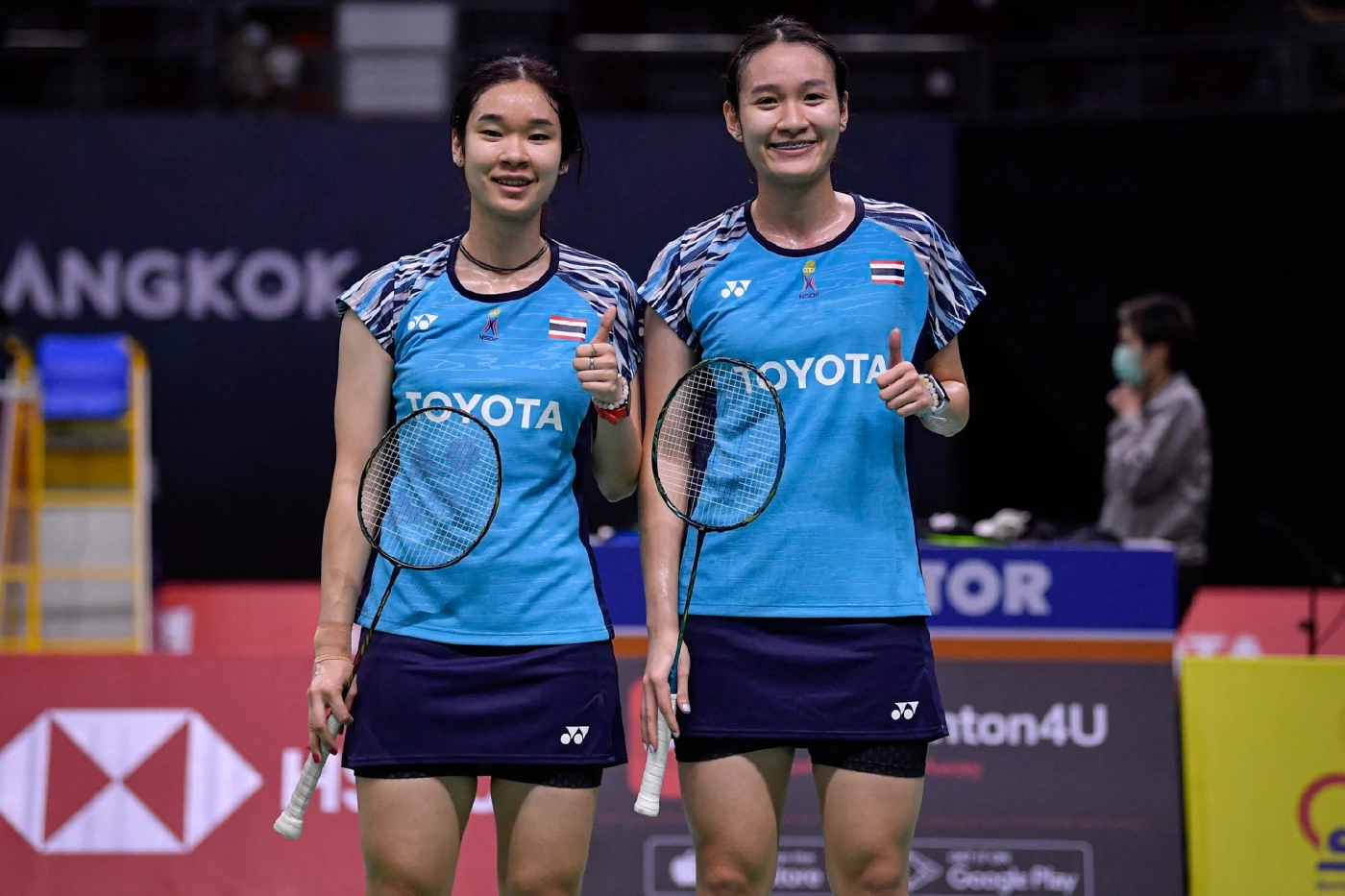 ขนไก่สาวไทยชนะมาเลเซีย 4-1 คู่ ฉลุย 8 ทีมอูเบอร์คัพ