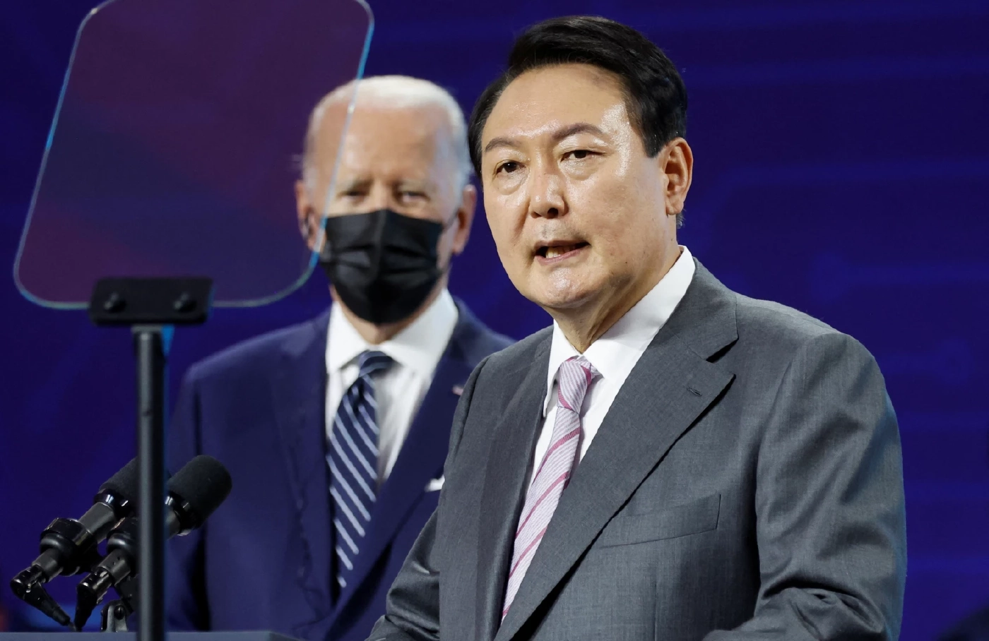 ไบเดนเริ่มเยือนเกาหลีใต้ เยี่ยมโรงงานซัมซุง