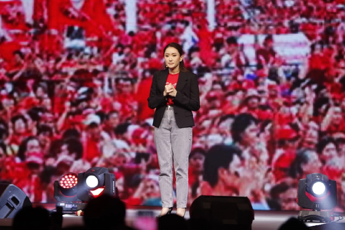 "อุ๊งอิ๊ง"ปราศรัยอ้อนคนเสื้อแดงสมุทรปราการกลับมาเป็นครอบครัวเพื่อไทย