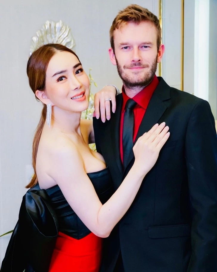 เอ๊ะยังไง!!ชาวเน็ตจับสังเกต “แอน จักรพงษ์” เปลี่ยนผู้ชายอีกแล้ว?