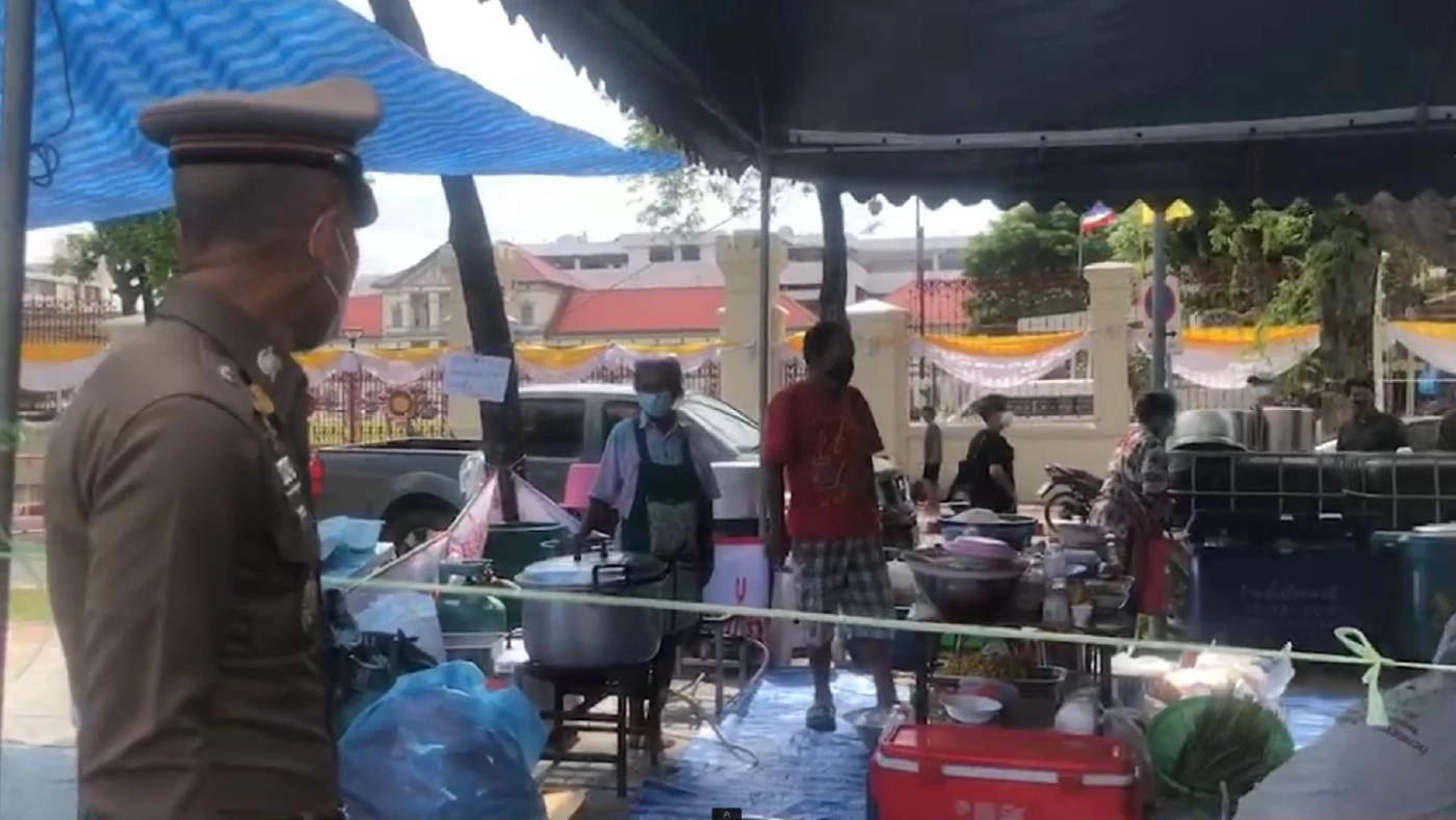 ตร.เจรจาแกนนำม็อบหน้ายูเอ็น ส่งความห่วงใยถึงผู้ชุมนุม