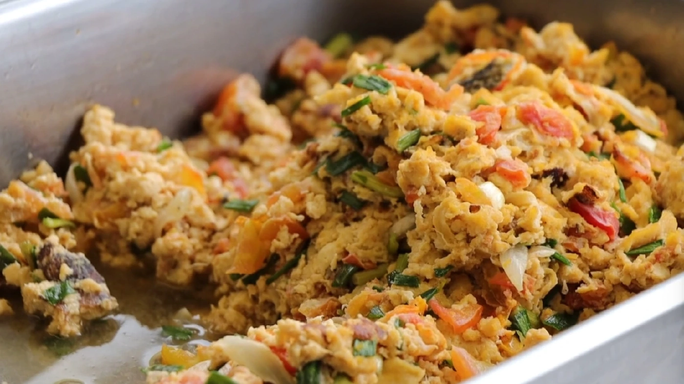 สวนวิกฤตของแพง ! ร้านข้าวแกงยืนหยัดขาย10 บาท คนแก่-คนตกงานกินฟรี